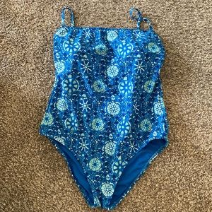 Xl one piece bathing suit.